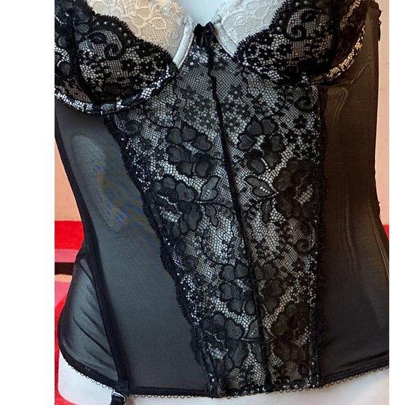 Victoria's Secret Lace Corest with Garters - Picture 10 of 11